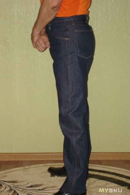 Noul rucsac pentru bărbați se potrivește obișnuit cu cizme de dimensiuni 32 x 32