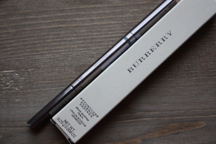 Noutăți Burberry ochi definitor de sprâncene fără efort, creion elastic fără efort, rimel bold și