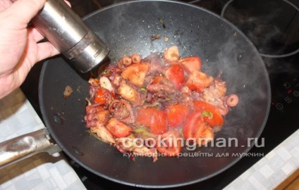 Octopus coaptă cu roșii - gătit pentru bărbați