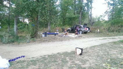 Se odihnește cu corturi pe malul râului inzeri în apropierea satelor Kyzylarovo, ași, abzanovo