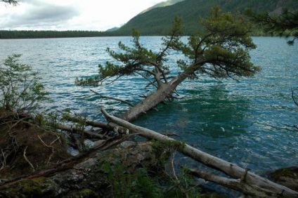 Lacul turcoaz (recreere și pescuit)