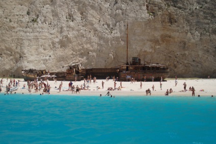 Plaja Navagio - carte de vizită a Greciei