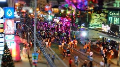 Beach patong strand Phuket - egy olyan terület, ahol az élet nem szűnik meg még éjszaka