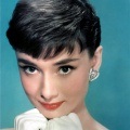 Eyeliner pentru ochii săgeților rafinate ale lui Audrey Hepburn