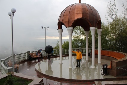 Kirándulás a hegyi gyűrű vízeséseihez, a Kislovodsk park