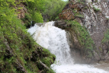 Kirándulás a hegyi gyűrű vízeséseihez, a Kislovodsk park