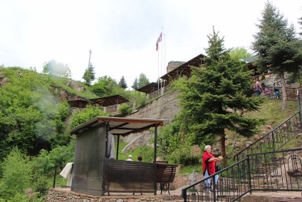 Kirándulás a hegyi gyűrű vízeséseihez, a Kislovodsk park