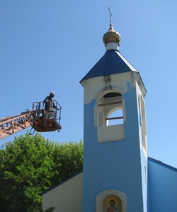 Pictura pe fațada templului, biserica ortodoxă - grupul alpstroy (c)