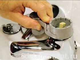 Javító mixer a fürdőszoba és a konyha saját kezű (golyó, egykaros konyha és két csaptelep