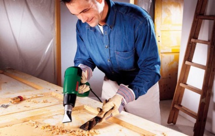A fából készült ajtók restaurálása és javítása Hogyan lehet eltávolítani a festéket, a szigetelést, a festést, a fából készült kárpitot