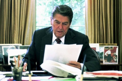 Ronald Reagan - biografie, viața personală a celui de-al 40-lea Președinte al Statelor Unite, politica externă și internă, fotografie