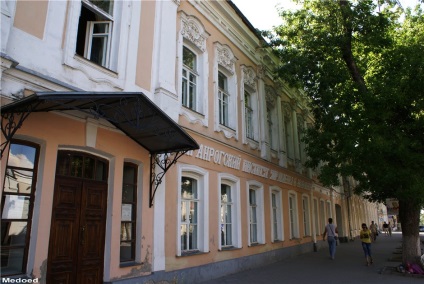 Taganrog legígéretesebb középiskolái (az intézetek és egyetemek listája), a görög hotel 6, Taganrog