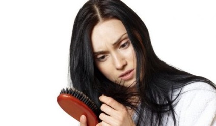 Pierderea sezonieră a părului cu ceea ce este conectat și cum trebuie să lupți
