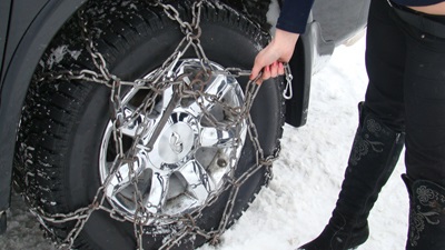 Modalități de îmbrăcare a lanțurilor de zăpadă pe roțile mașinilor