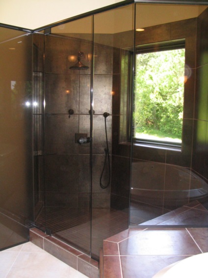 Sticla pentru tipurile de cabine de duș, avantaje, dezavantaje și recomandări pentru alegere