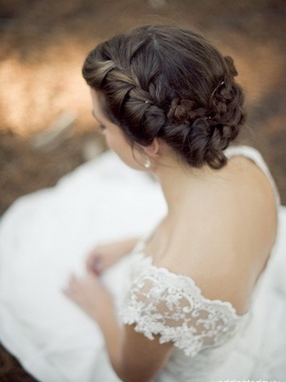 Esküvői frizurák a zsinórral fotó, fonás a frufru és a hosszú és közepes haj