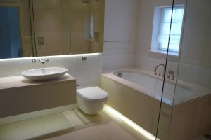Benzi LED în baie - caracteristici de utilizare și de instalare