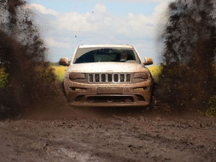 Teszt hajtás jeep grand cherokee srt