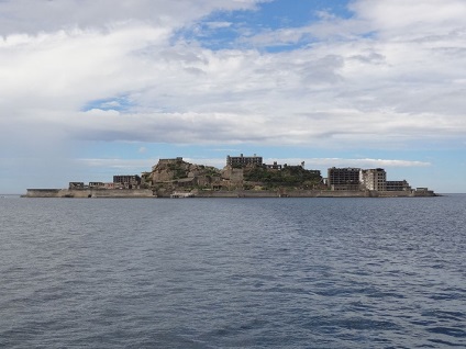 Hasima - o insulă abandonată într-un ocean liniștit (58 de fotografii), axa lumii