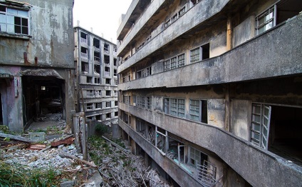 Hasima - o insulă abandonată într-un ocean liniștit (58 de fotografii), axa lumii