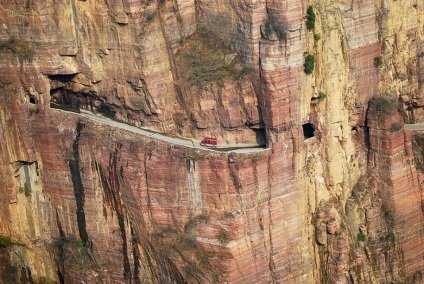 10 Cele mai periculoase drumuri din lume
