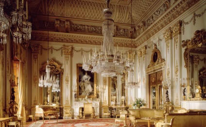 10 Cele mai uimitoare reședințe regale oficiale din lume
