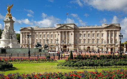 10 Cele mai uimitoare reședințe regale oficiale din lume