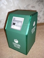 ATM fabricat din carton