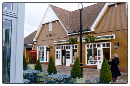 Bicester village outlet, al modente