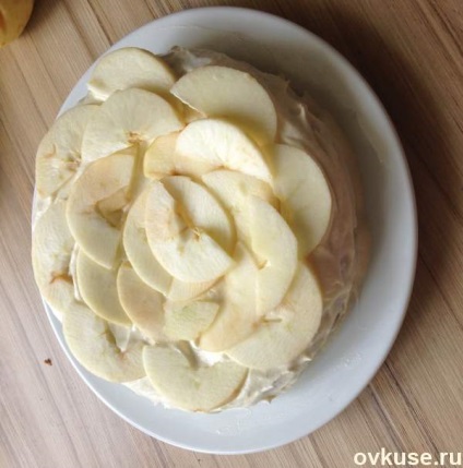 Biscuit torták almával és banánnal - egyszerű receptek