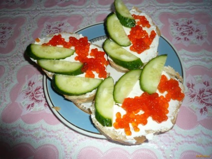 Sandwich cu rețetă de caviar și castraveți cu fotografie