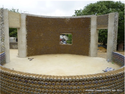 Casele imbuteliate - soluție ecologică a numărului de locuințe al nigerienilor - digestarea mediului