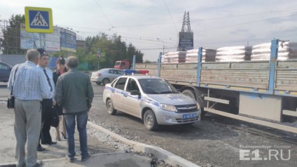 Fata a rupt mâna pe șoseaua de mare viteză a bătut un copil de cinci ani