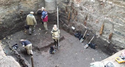 Földrajzi elhelyezkedés, koordináták, geológia és megkönnyebbülés Moszkva