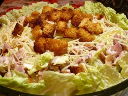 Gatiti o salata delicioasa de Caesar cu pansament original