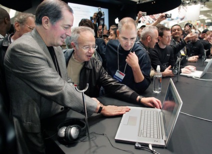 Povestea din fotografii - modul în care Steve Jobs a salvat merele și a condus din nou compania la succes, știri Apple