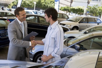 Cum să cumpărați o mașină cu o mână, prin intermediul unui distribuitor sau dealer auto