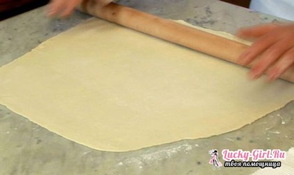 Cum să gătești o prăjitură cu urechi și arcuri de patiserie cu zahăr