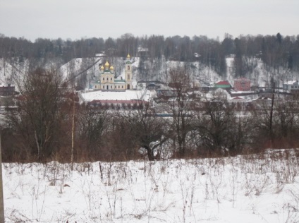 Curte de călărie în roșu-pe-volga, rucsacul călătorului