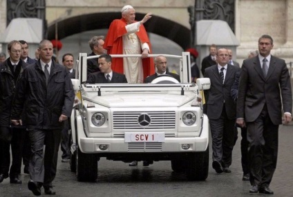 Mașini ale papei din Roma ferrari, mercedes, ford și alții