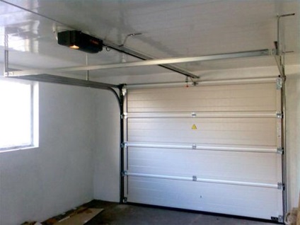 Instalarea ușilor secționale de garaj din teorie în practică