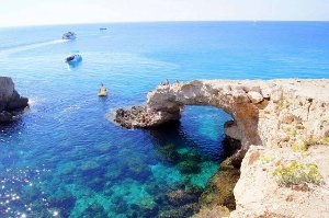 Podul iubitorilor din Ayia Napa, Cipru