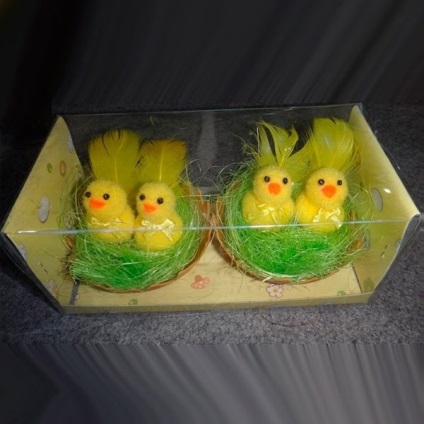 A dekoratív csirke termékek egy fészekben, 8 cm