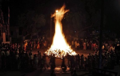 Nu fii murdar! La sărbătoarea demonică a vopselelor - holi