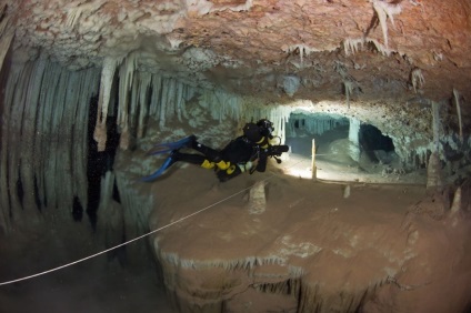 Povestea incredibilă a unui scafandru petrecut într-o peșteră subacvatică două zile fără lumină și oxigen