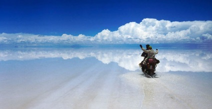 O oglindă imensă - iazul de sare al lui Uyuni