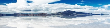 O oglindă imensă - iazul de sare al lui Uyuni