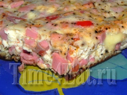 Omelet cu brânză, roșii și șuncă, este timpul să mâncați!