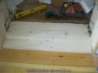 Beépítése egy ajtó egy faház, ajtók telepítését Vladimir és a régióban