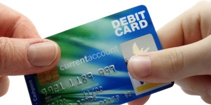 Diferența dintre un card de credit și un card de debit reprezintă avantaje și dezavantaje